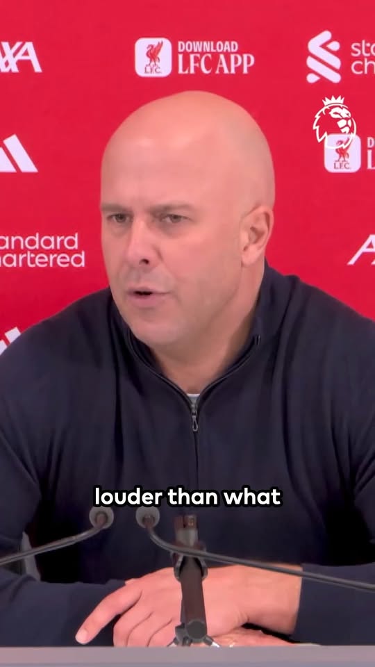 أرني سلوت يعبر عن إعجابه بمحمد صلاح بعد دخوله كبديل وتسجيله هدفًا في المباراة.