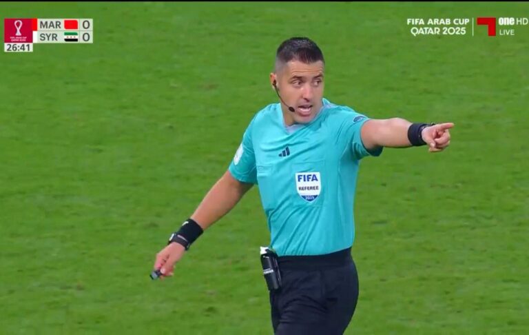 لا بد من الإشادة بأداء الحكم التشيلي، حيث تميز بإدارة المباراة القمة بكفاءة عالية ومهنية استثنائية.