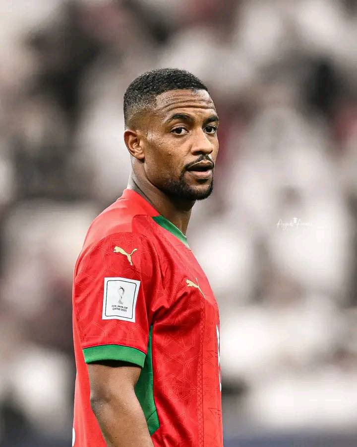 يجب علينا اليوم الوقوف بجانب هذا الرجل ودعمه في هذه الظروف الصعبة التي يمر بها.