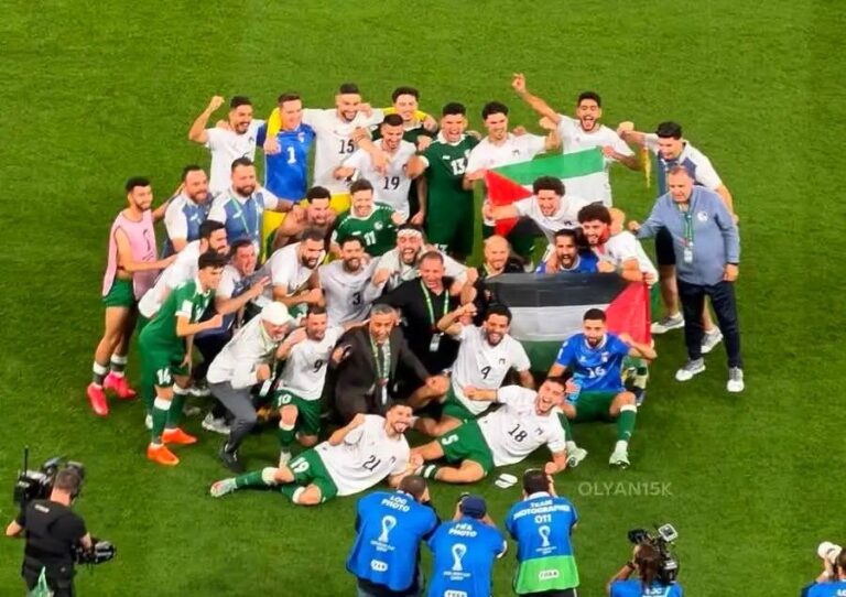 تسود تعليقات سلبية وساخرة من الجمهور العربي عقب انتشار الصورة المثيرة للجدل...