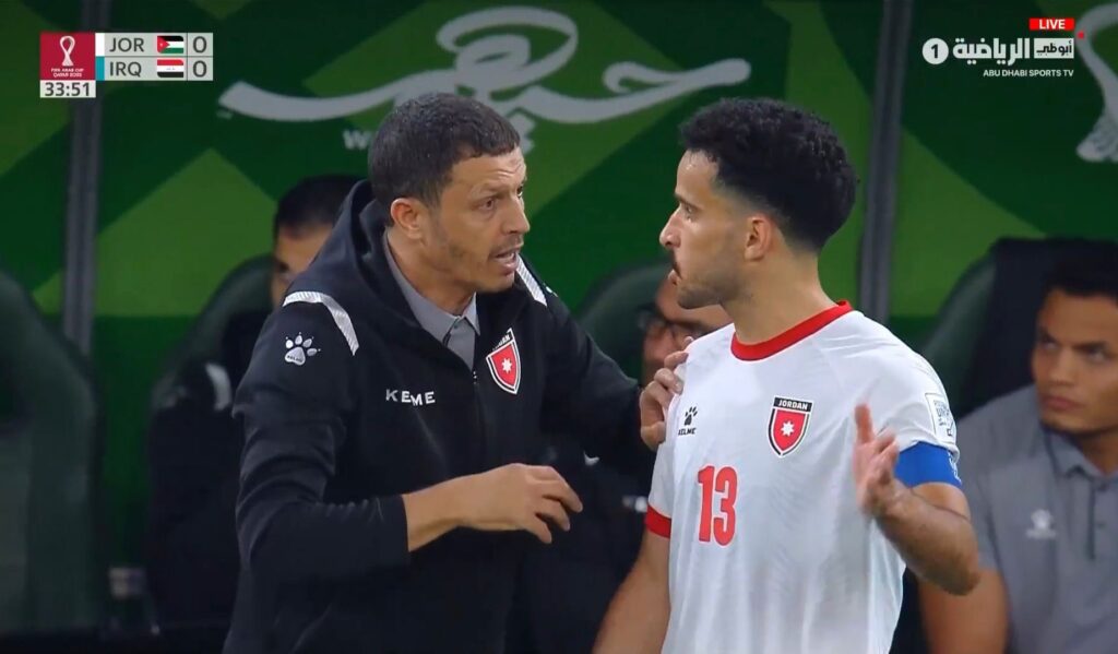 تخيّل أن نجماً بارزاً في المنتخب يتعرّض للإصابة في بداية المباراة، رغم ذلك يظل التركيز على دوري لم يكن في المستوى المطلوب.