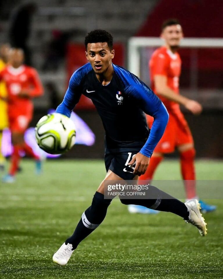 قليل من يعرف أن منير شويعر كان النجم الساطع في صفوف المنتخب الفرنسي للشباب.