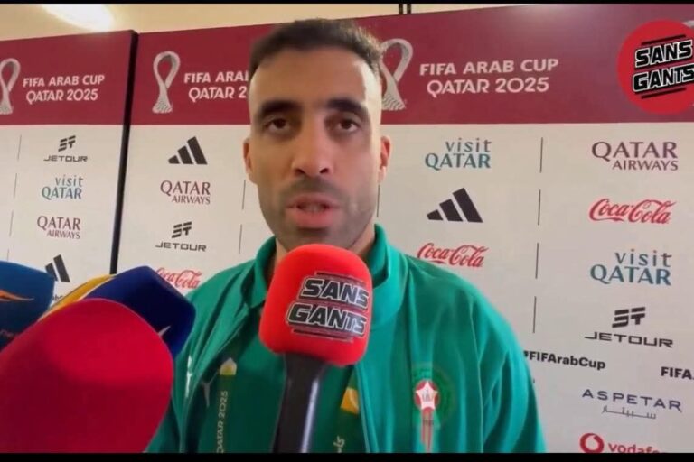 عبد الرزاق حمدالله: لاعب يثير الجدل بين العرب في آسيا وأفريقيا بآرائه المؤثرة وأسلوبه المميز.