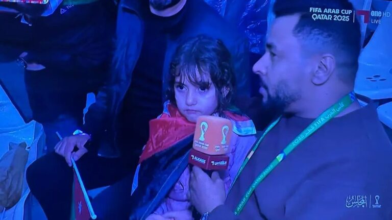 طفلة أردنية صغيرة: لا أحب المغاربة، فقد أخذوا منا الكأس.