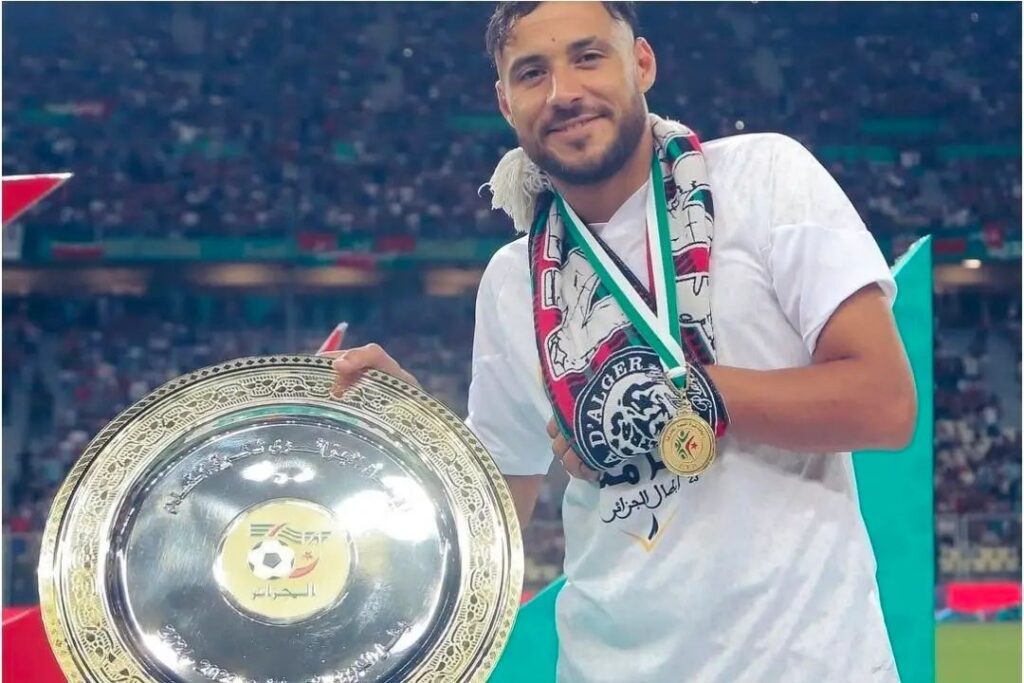 يجب الاعتراف بأنه هو من قاد الفريق للفوز بكأس العرب وكأس أفريقيا بفضل مساهمته الكبيرة.