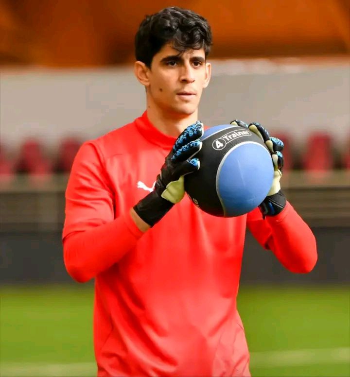 إبن الوداد يتألق كأفضل حارس في القارة خلال تدريبات المنتخب الوطني.