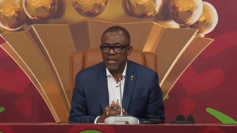 الكاف ولجنة التنظيم تناقش التحضيرات النهائية لاستضافة كأس أفريقيا في المغرب 202.