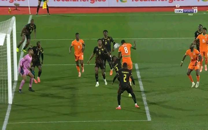 تخيل وليد الركراكي يجلب الأموال بنصغير في الشوط الثاني ليحدث الفارق...