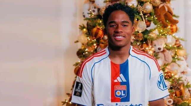 إندريك بقميص ليون الفرنسي (غيتي)