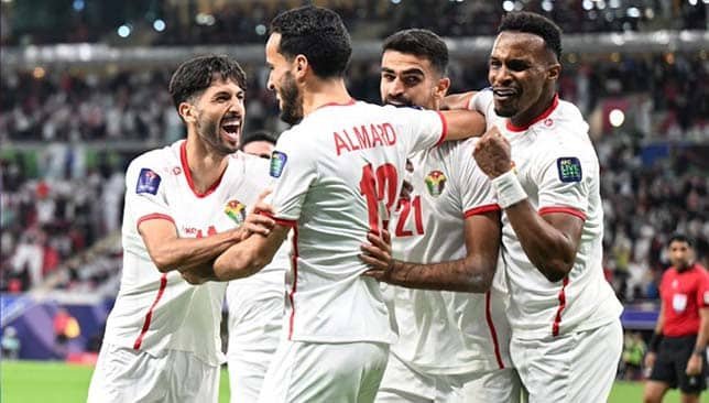 يستعد المنتخب الأردني لمواجهة مهمة أمام منتخب الكويت، يوم السبت المقبل على استاد أحمد بن علي، ضمن منافسات الجولة الثانية من مرحلة المجموعات في بطولة كأس العرب 2025.