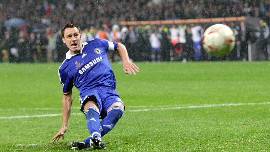 "Des pensées vous traversent l'esprit", après avoir loupé son tir au but lors de la finale de Ligue des champions 2008 avec Chelsea, John Terry a songé à se suicider