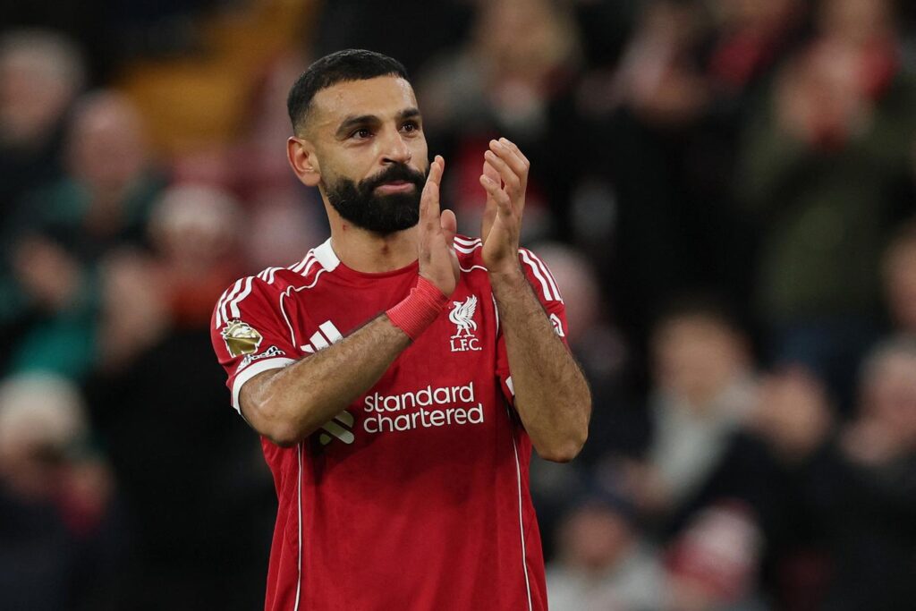 Mohamed Salah ovationné par les supporteurs de Liverpool, en pleine crise avec le club et sur fond de rumeur de départ