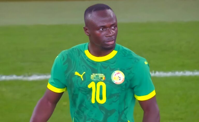 ماذا سنفعل مع هذا الذي بنى أربعين جامعًا ويعتني بثمانين يتيمًا وقد تجاوز عمره الأربعين؟