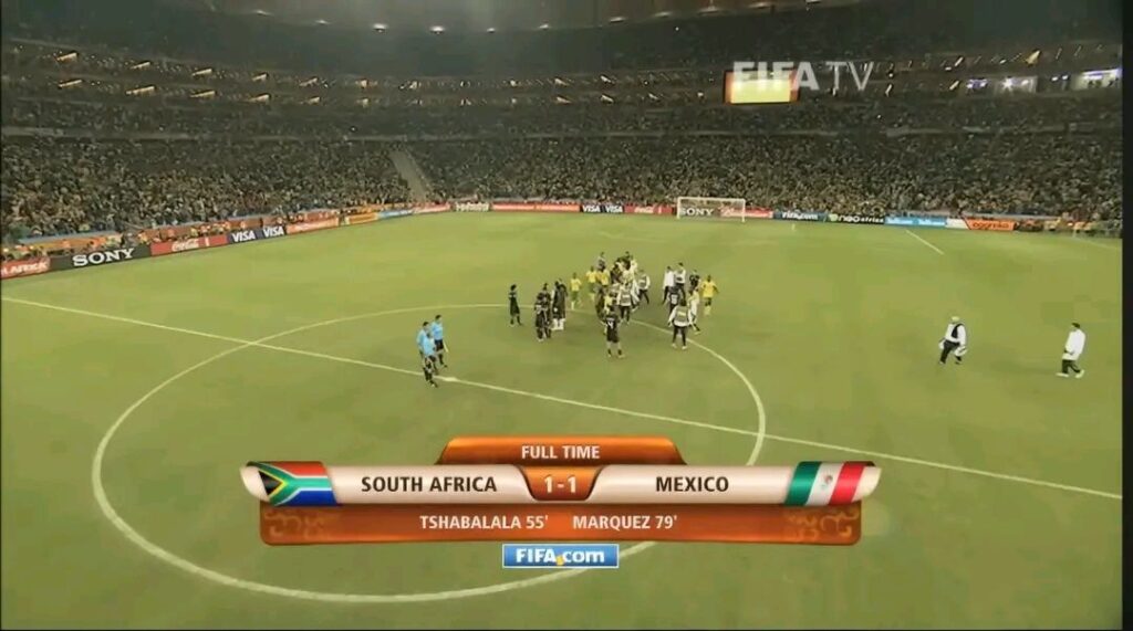 صورة مرت عليها 16 سنة... زمنٌ عابر كالعاصفة من مباراة جنوب أفريقيا.