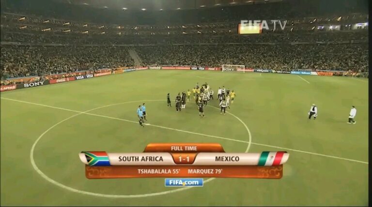 صورة مرت عليها 16 سنة... زمنٌ عابر كالعاصفة من مباراة جنوب أفريقيا.