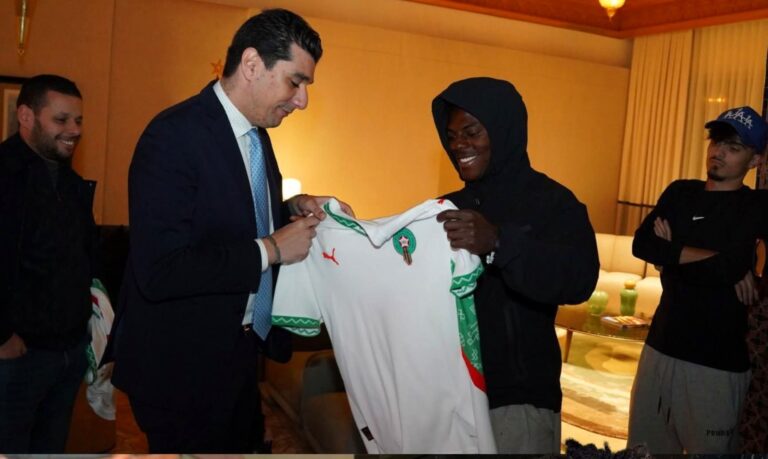 تخيل، قبل ساعة كان في الجزائر، والآن وصل اليوتيوب العالمي سب... إلى المغرب!