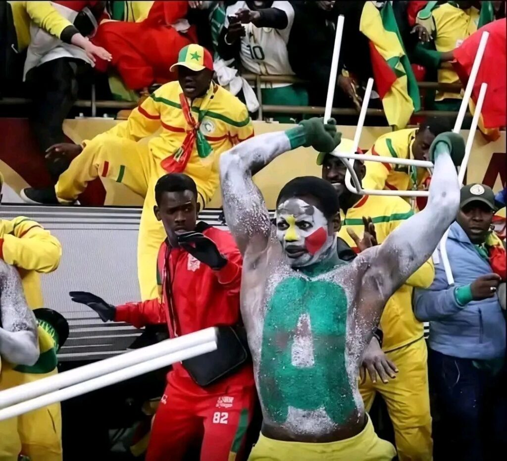 بارطاجي يتسبب في وفاة الشاب المغربي الذي يعمل كأمن خاص في الملعب.