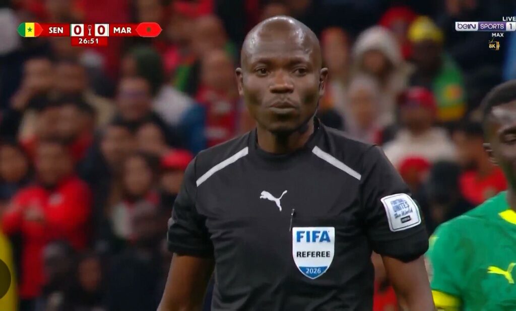 جـاك ندالا: مشاعر الضغط والتوتر خلال تحكيم مباراة المغرب والسنغال.