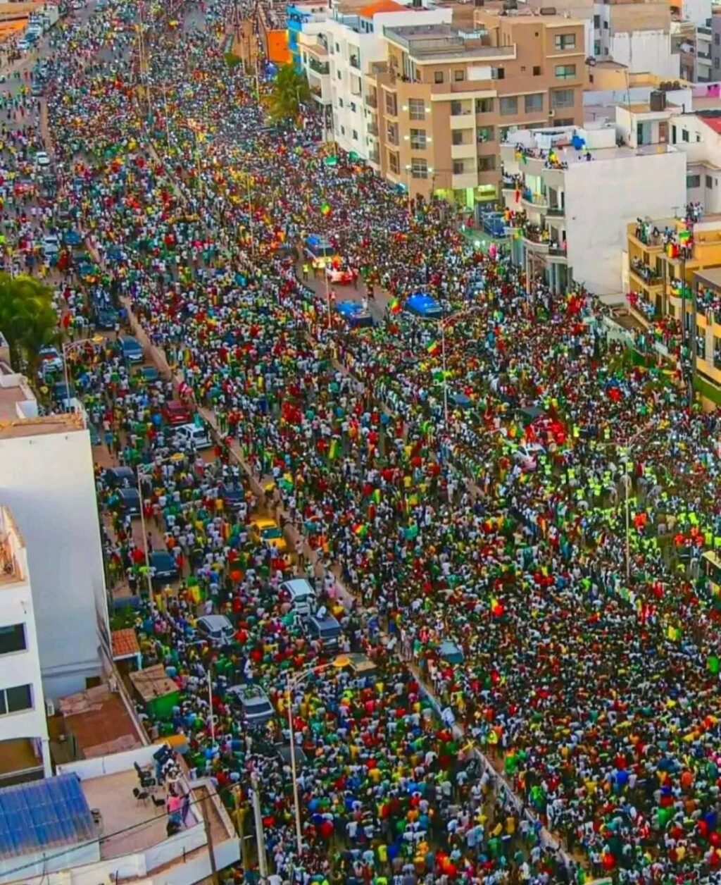 استقبال أسطوري وتاريخي يجسد حب جماهير السنغال لمنتخبهم الوطني