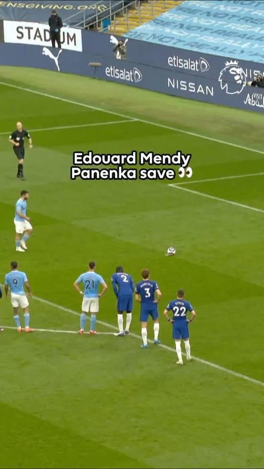 إدوارد ميندي ي brilliance في التصدي لركلة بانينكا مجددًا.