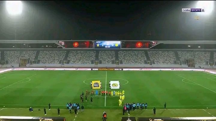 القمة الإفريقية: شبيبة القبائل تواجه الجيش الملكي في مباراة حاسمة تجرى حالياً بدون جماهير.