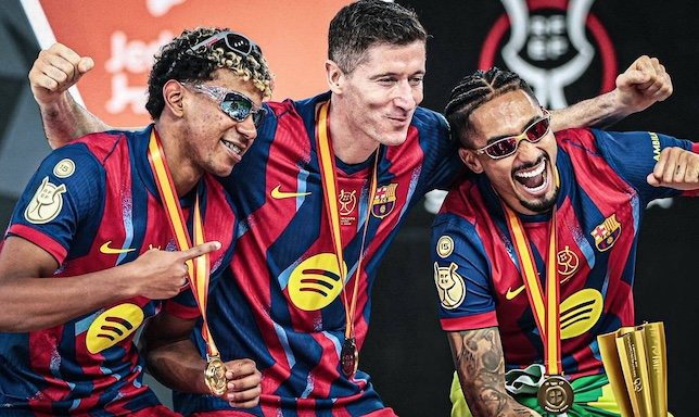 رافينيا وليفاندوفسكي ويامال (غيتي)