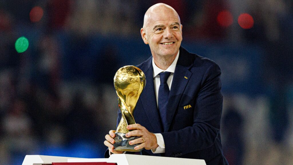 la petite blague d'Infantino sur les supporters anglais qui passe mal outre-Manche