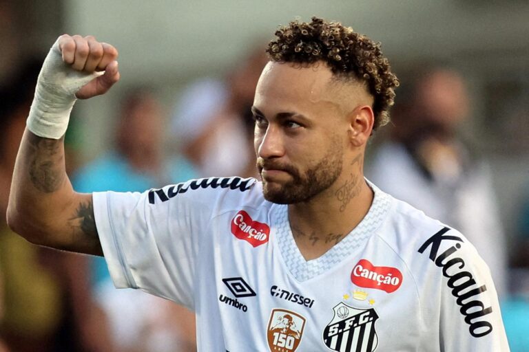 Neymar prolonge son contrat avec le Santos FC et peut rêver de la Coupe du monde de football