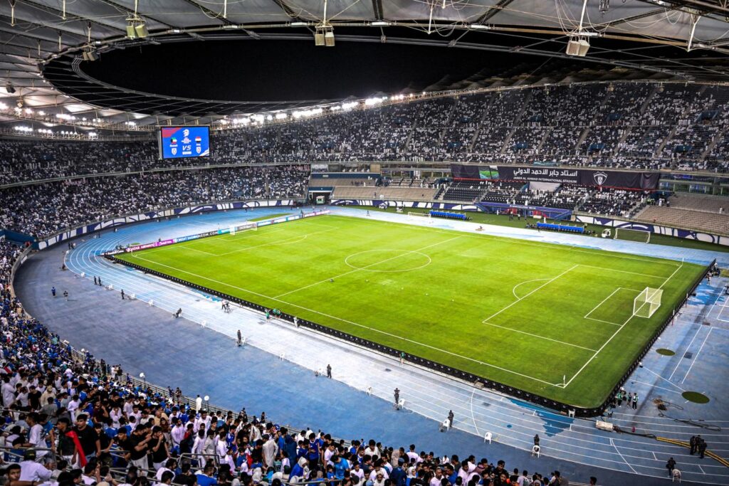 avec le Trophée des champions délocalisé au Koweït, le « modèle économique très rentable » dribble toute logique sportive