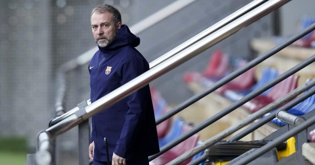 هانسي فليك غاضب من نجم برشلونة ويخطط لاقصائه من التشكيلة بعد الهزيمة الصادمة في الأنويتا!