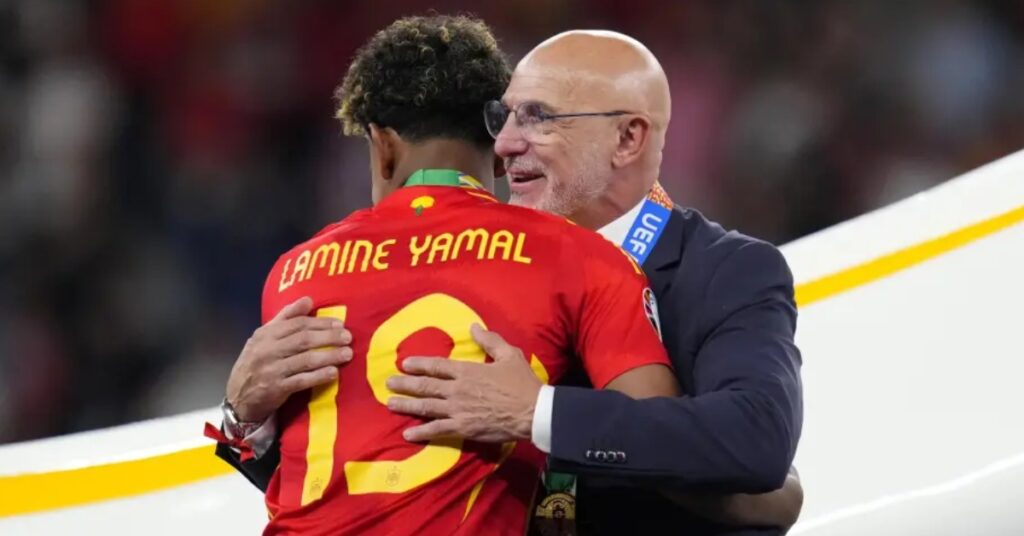 لويس دي لا فوينتي ينصح نجم المنتخب الإسباني باختيار برشلونة بدلًا من ريال مدريد!