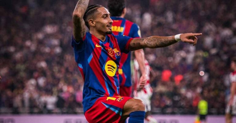 رافينيا يطالب باستبعاد زميله من تشكيلة برشلونة في كلاسيكو السوبر.. فليك أمام قرار صادم!