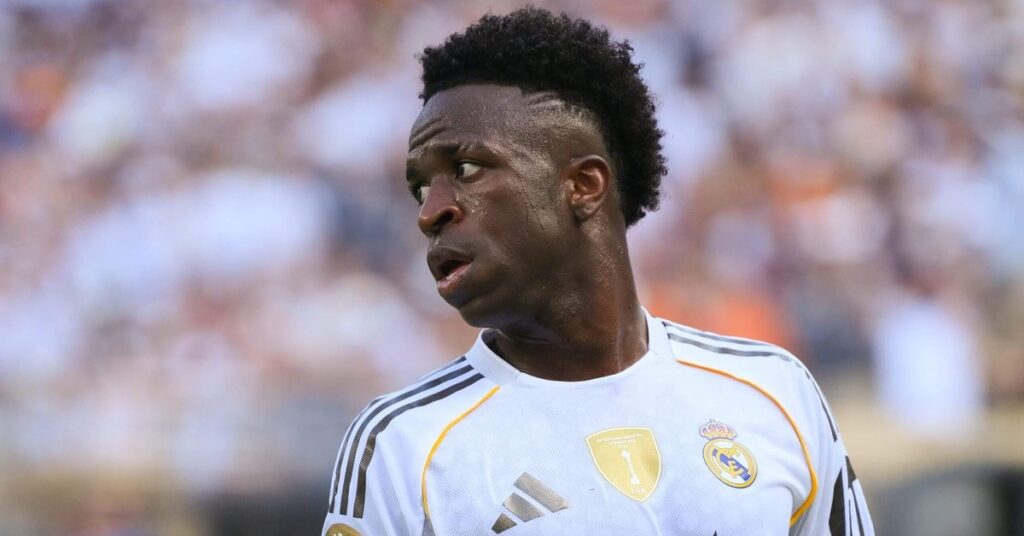 ريال مدريد يفكر في خطوة صادمة.. فينيسيوس قد يكون ثمنًا للتعاقد مع نجم باريس سان جيرمان!
