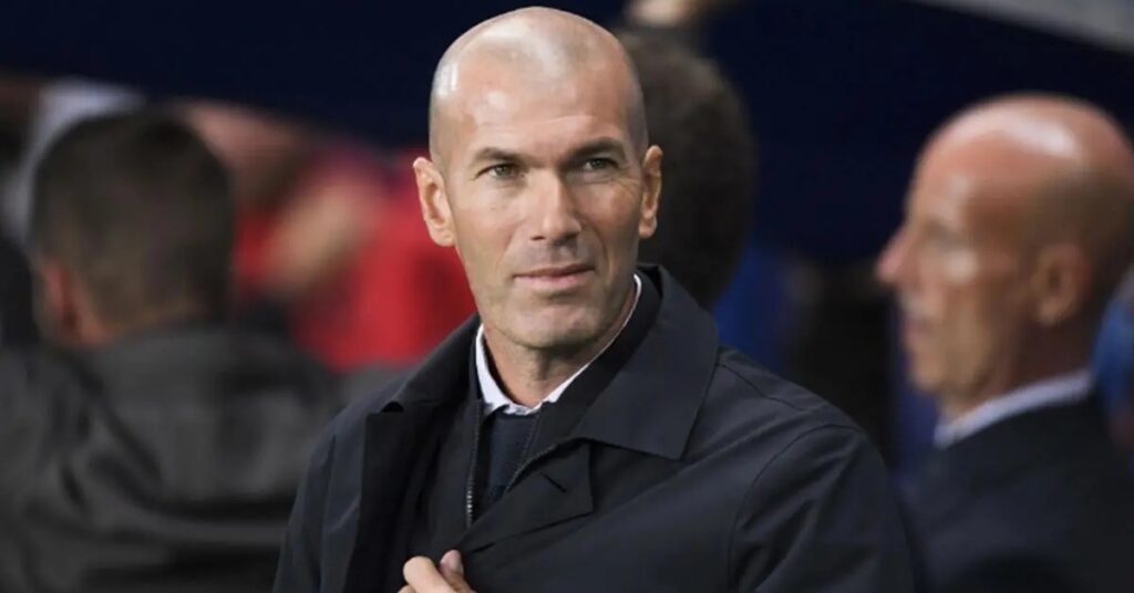زيدان يشترط بيع نجم ريال مدريد والتعاقد مع ثنائي عالمي قبل العودة لتدريب الفريق!