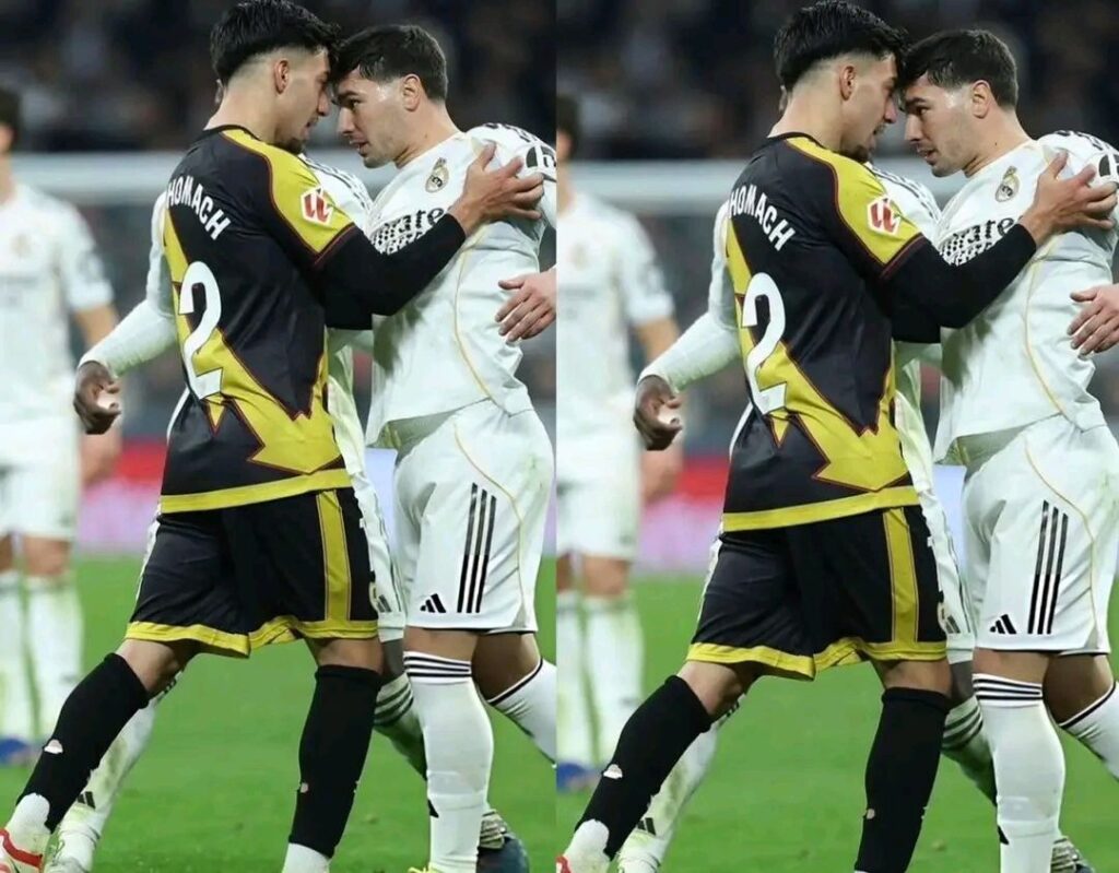 وليد الركراكي: اللاعبون في المنتخب كالأخوة، يشكلون عائلة واحدة متآزرة.