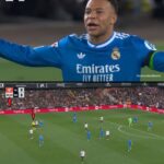 حكم مباراة فالنسيا ضد ريال مدريد يطلق صافرة نهاية الشوط الأول بعد ثانية من انتهاء 45 دقيقة.