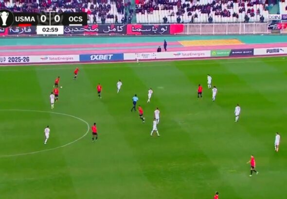 أربعون مليون مغربي يؤازرون أولمبيك آسفي، وخمسون مليون جزائري يدعمون اتحاد العاصمة ب fervor.