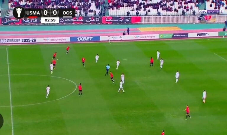 أربعون مليون مغربي يؤازرون أولمبيك آسفي، وخمسون مليون جزائري يدعمون اتحاد العاصمة ب fervor.