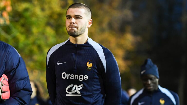 la place de Lucas Chevalier chez les Bleus est-elle en danger s’il reste remplaçant au PSG?