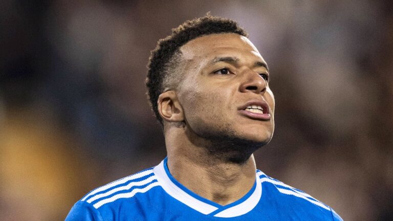 Football: Kylian Mbappé craque et insulte violemment les arbitres
